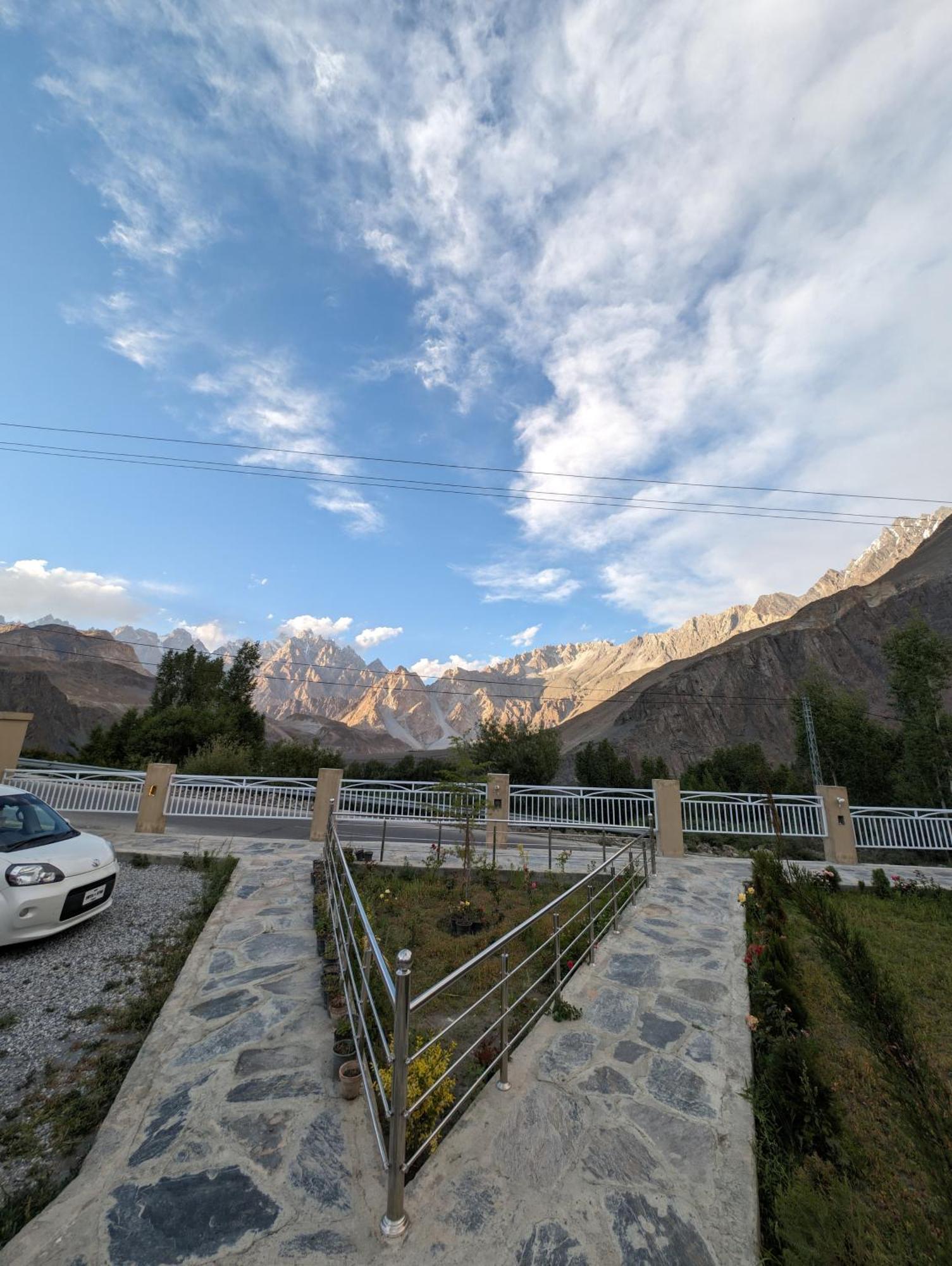 Apex Hotels And Resorts Hussaini Karimabad  Екстериор снимка