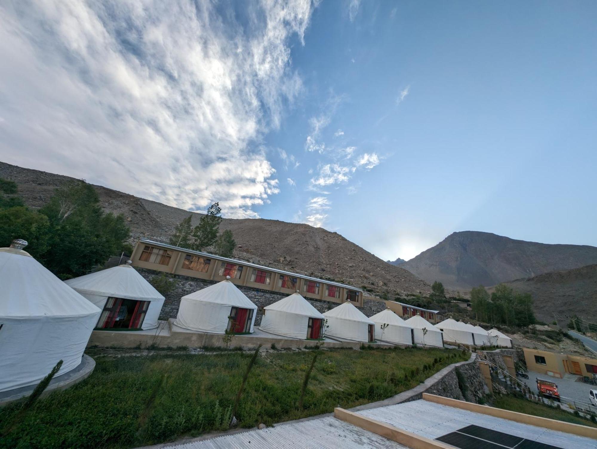 Apex Hotels And Resorts Hussaini Karimabad  Екстериор снимка