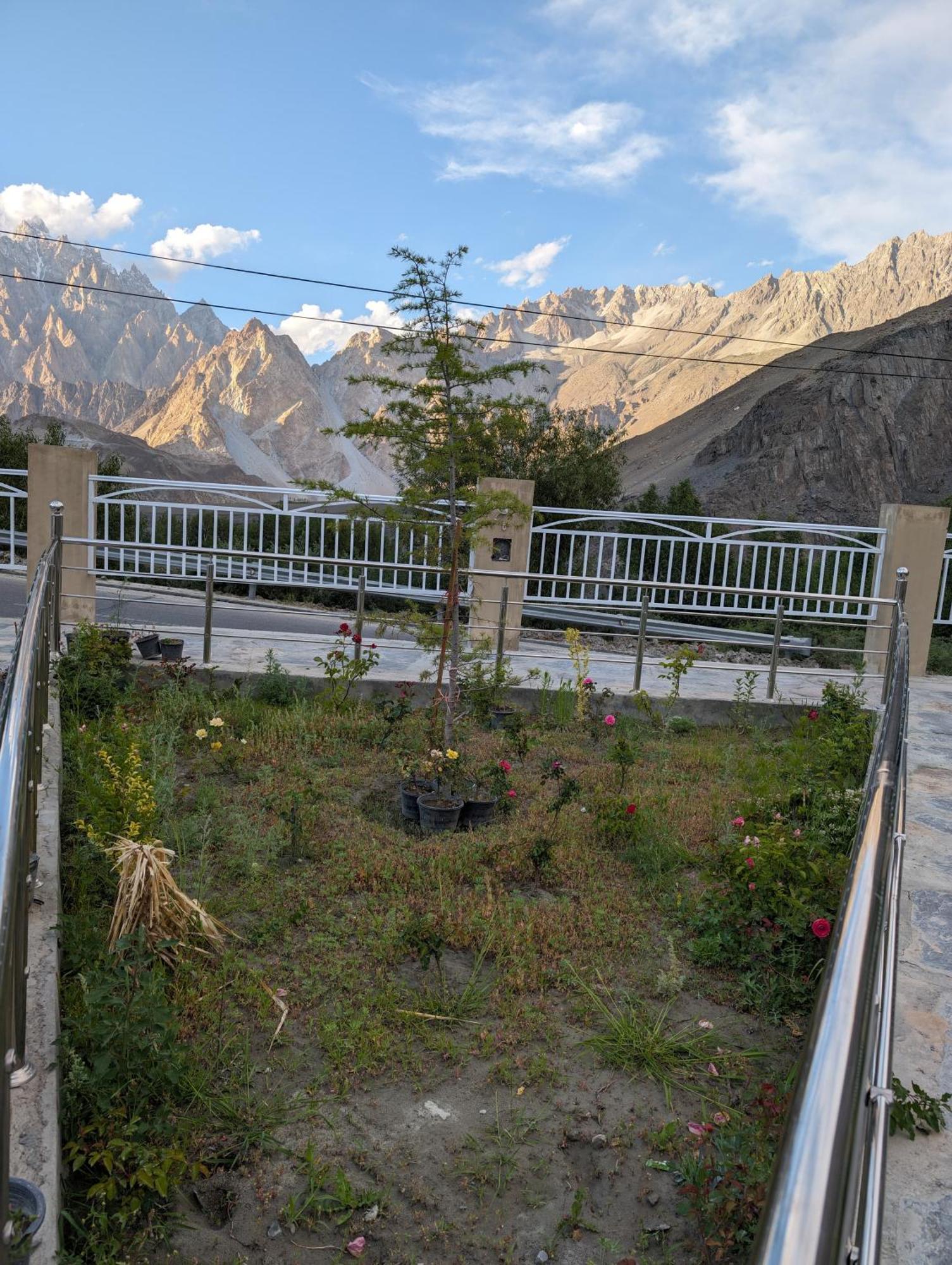 Apex Hotels And Resorts Hussaini Karimabad  Екстериор снимка