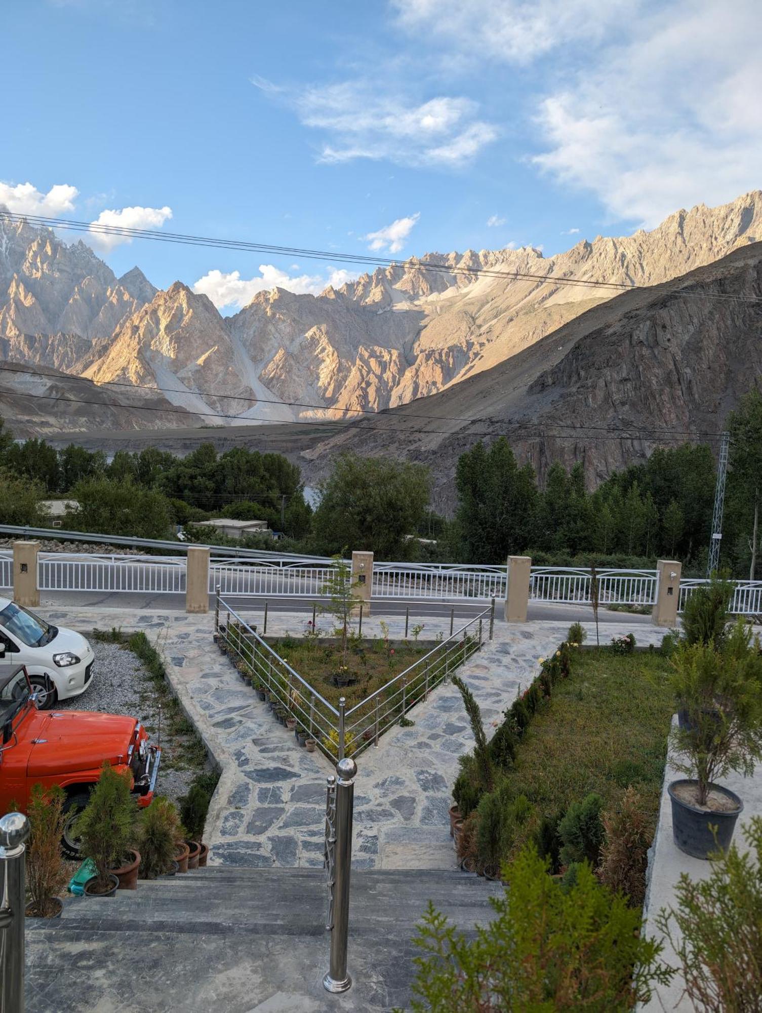 Apex Hotels And Resorts Hussaini Karimabad  Екстериор снимка
