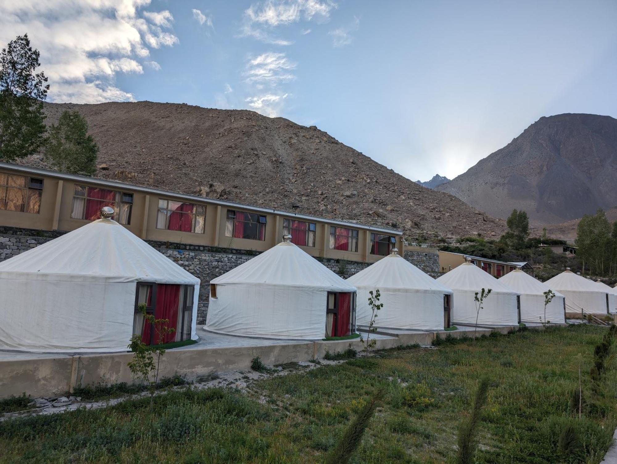 Apex Hotels And Resorts Hussaini Karimabad  Екстериор снимка