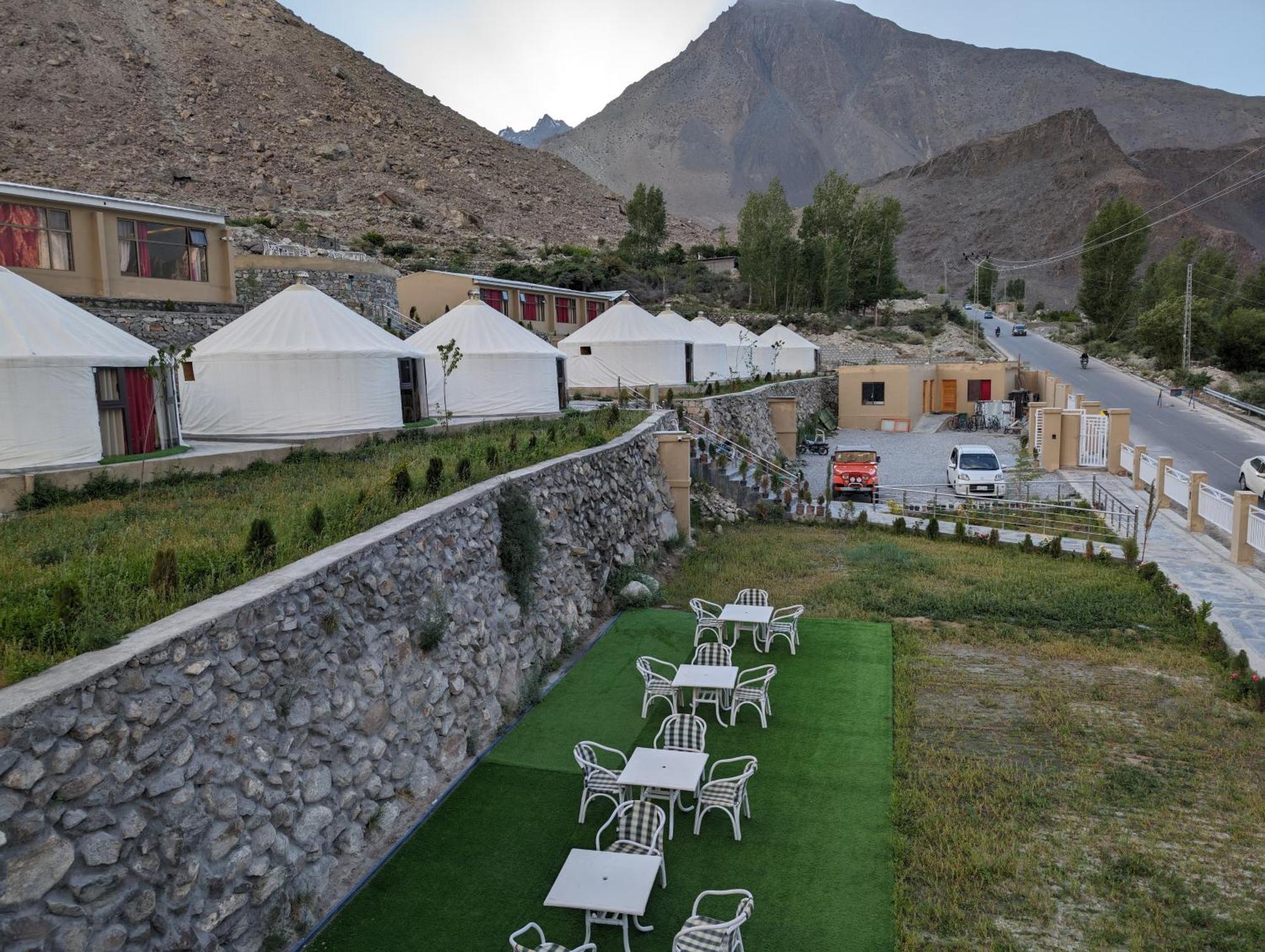 Apex Hotels And Resorts Hussaini Karimabad  Екстериор снимка