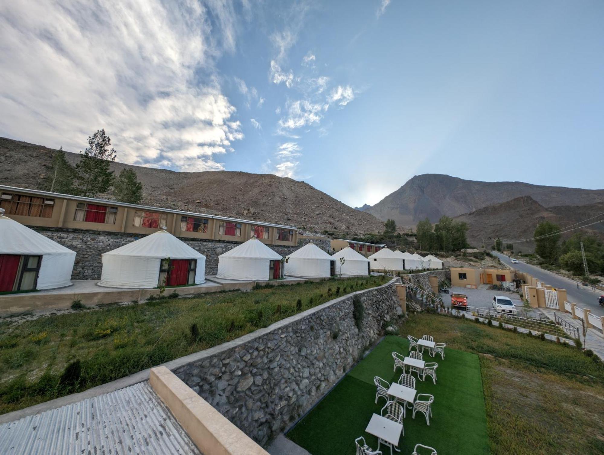 Apex Hotels And Resorts Hussaini Karimabad  Екстериор снимка